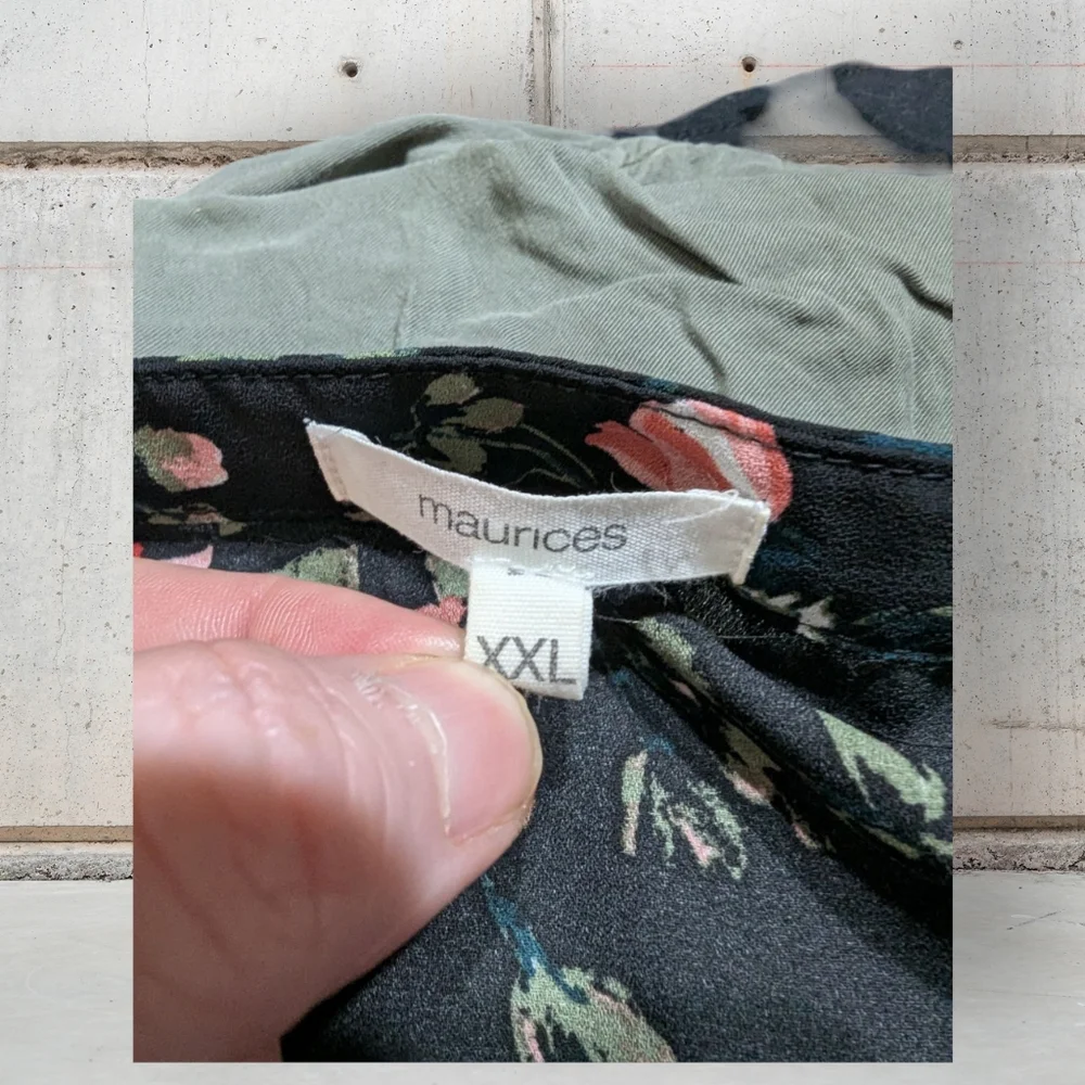 EUC Maurice's Floral Black Women's Top Size XXL - Picture 7 of 7